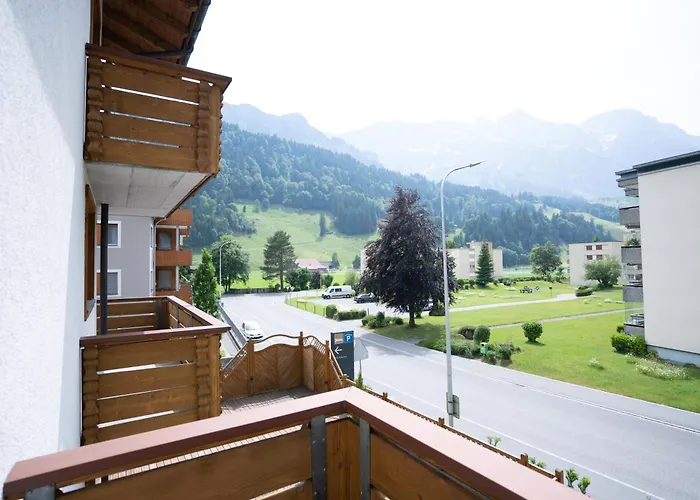 Serviced Apartment *