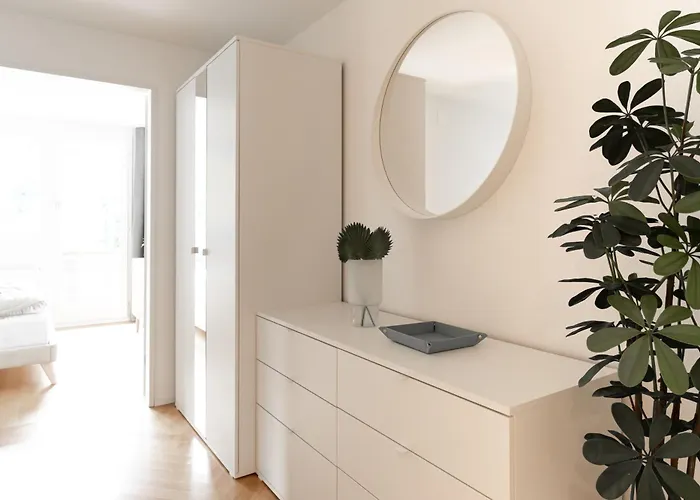 Serviced Apartment *