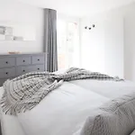 Serviced Apartment