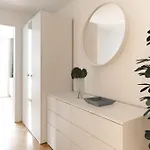 Serviced Apartment *